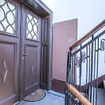 Lion\'S Bridge Boutique 2Bdrm Apt, Top Center Gem