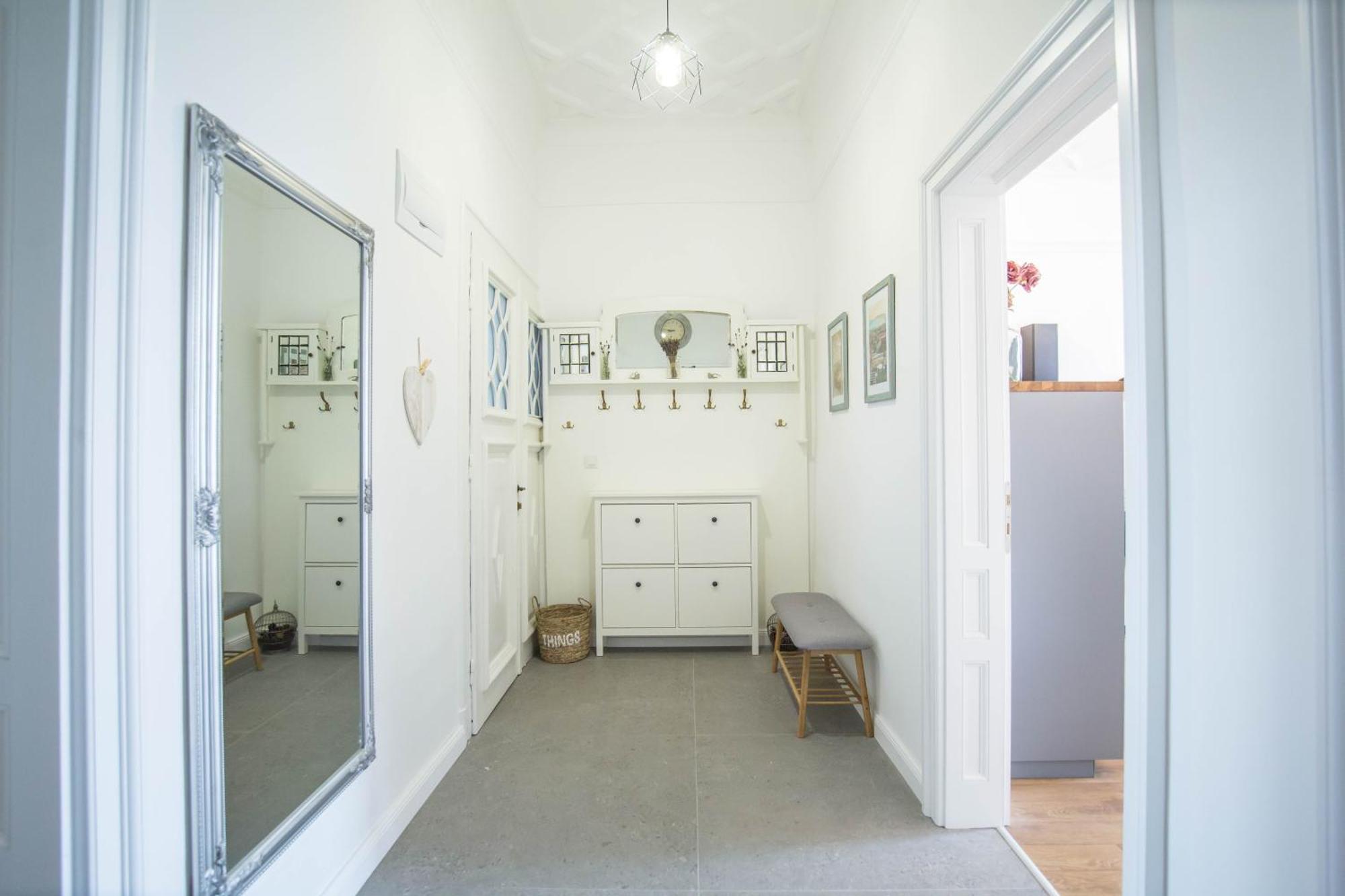 Lion's Bridge Boutique 2bdrm Apt, Center Gem