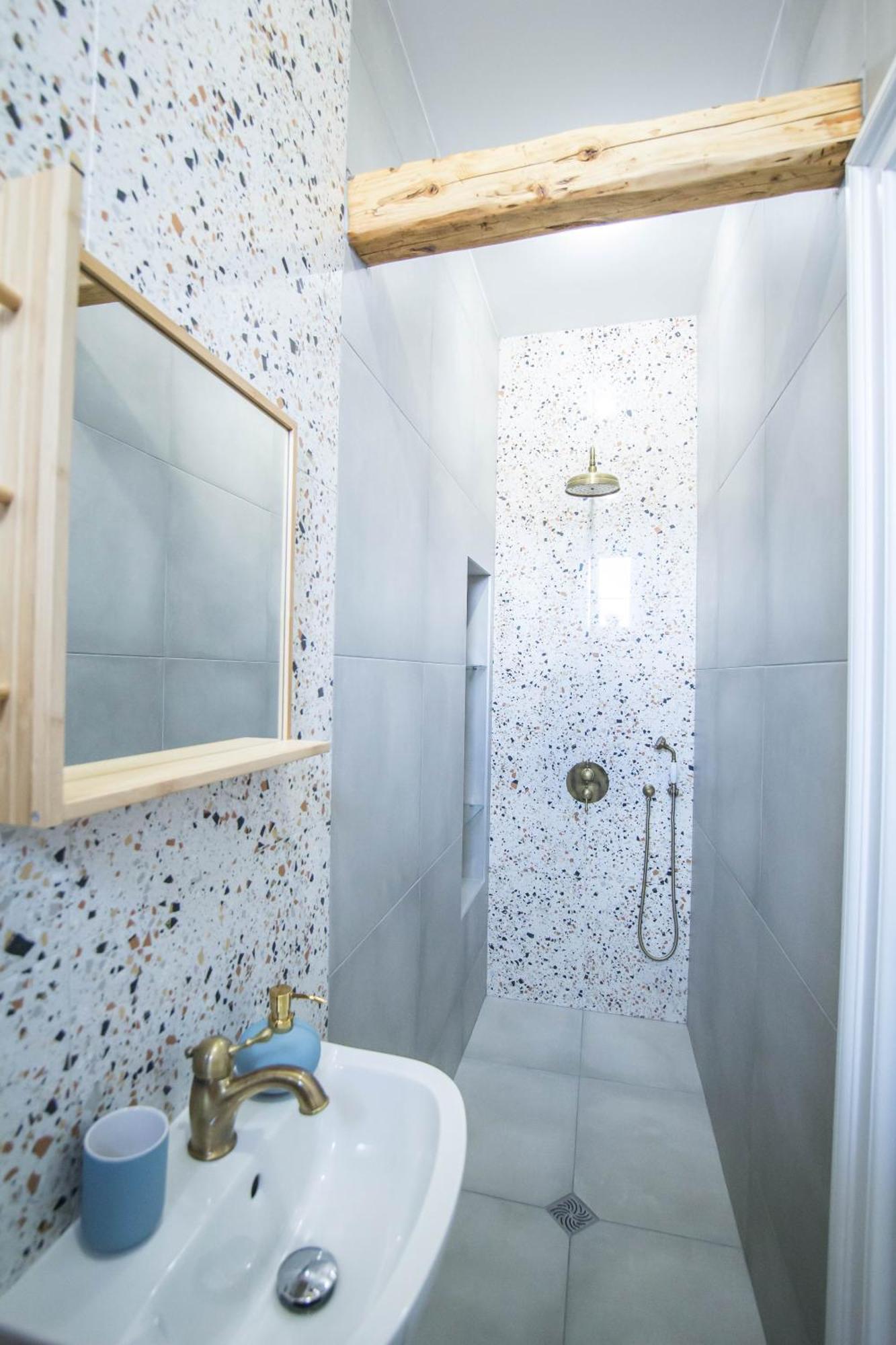 Lion's Bridge Boutique 2bdrm Apt, Center Gem *