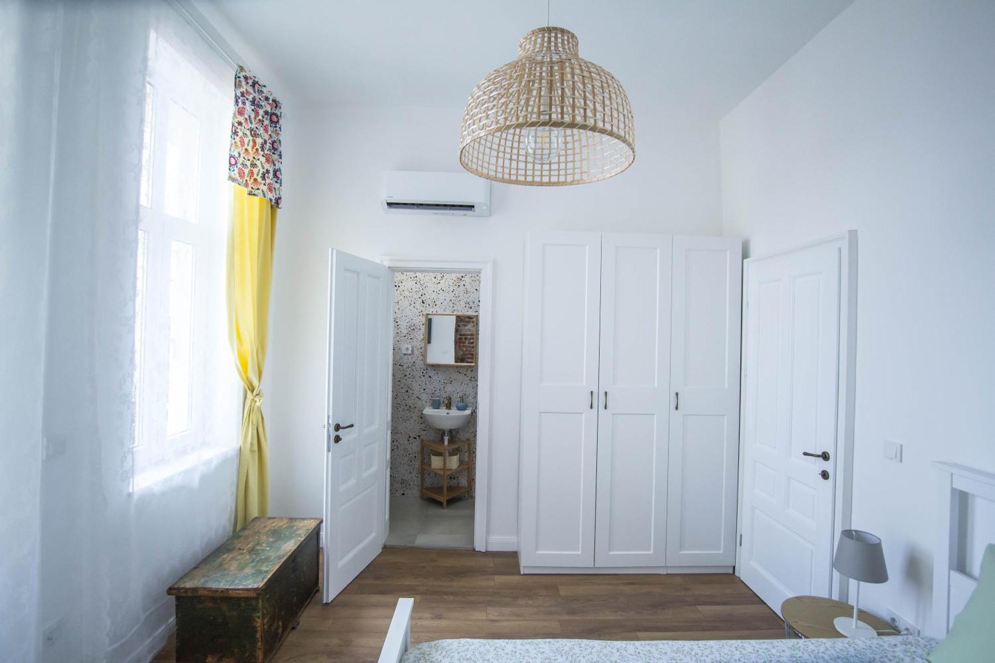 Lion's Bridge Boutique 2bdrm Apt, Center Gem Appartement Sofia