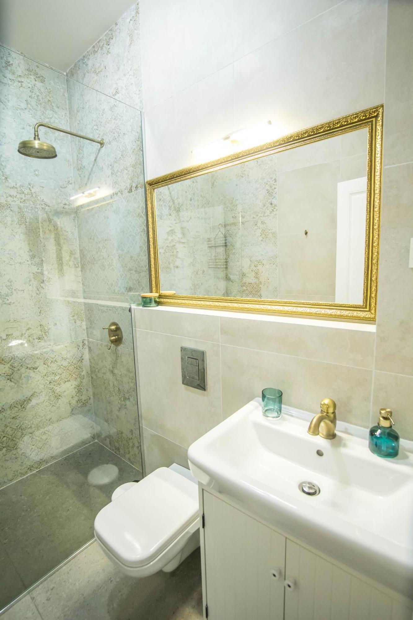 Lion's Bridge Boutique 2bdrm Apt, Center Gem Appartamento